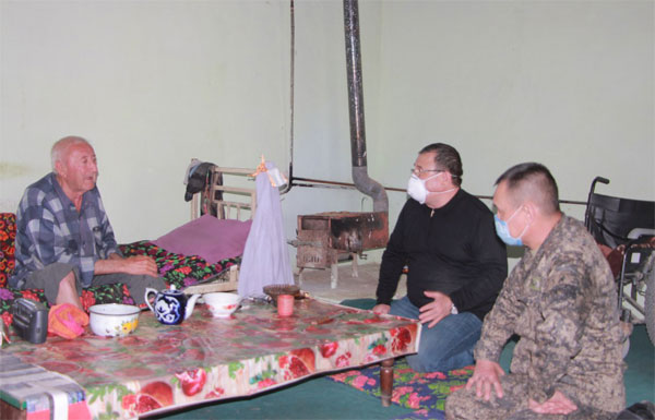 Ҳоким туман кезиб, аҳоли ҳолидан хабар олди