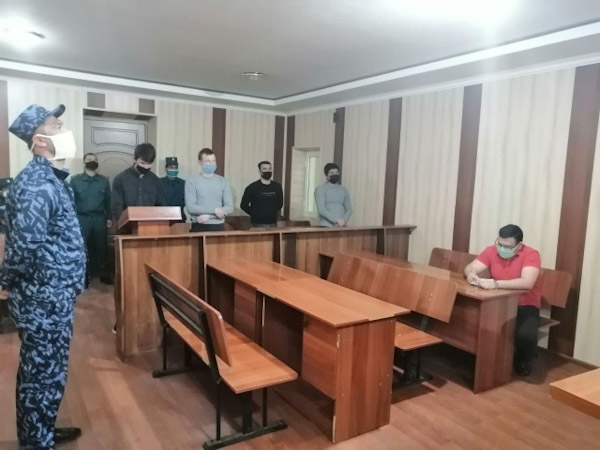 Туғилган кун эсдан чиқмайдиган бўлди: фуқаролар 15 суткага қамалди